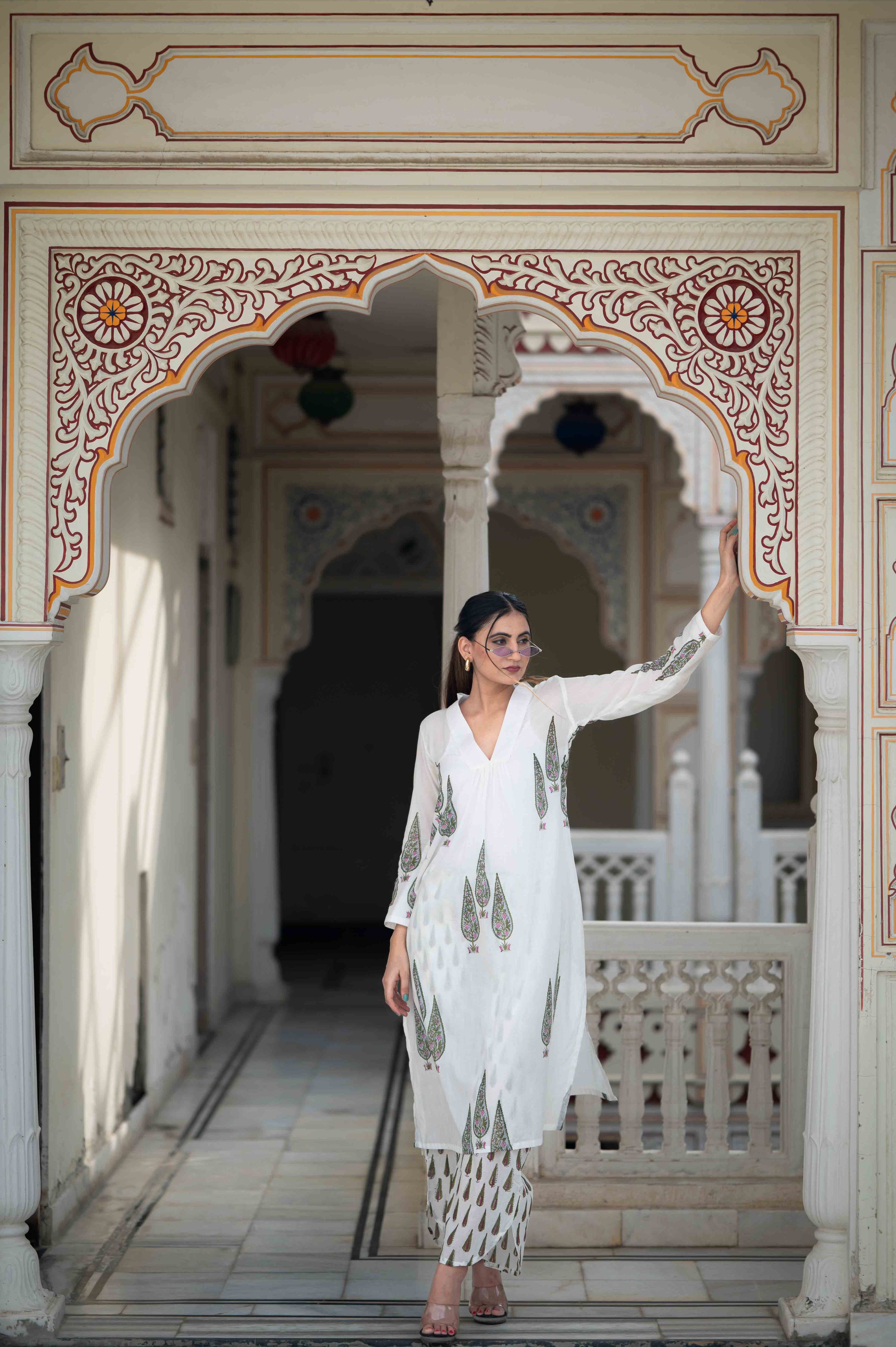 Dua Mughal Buta Kurta Set