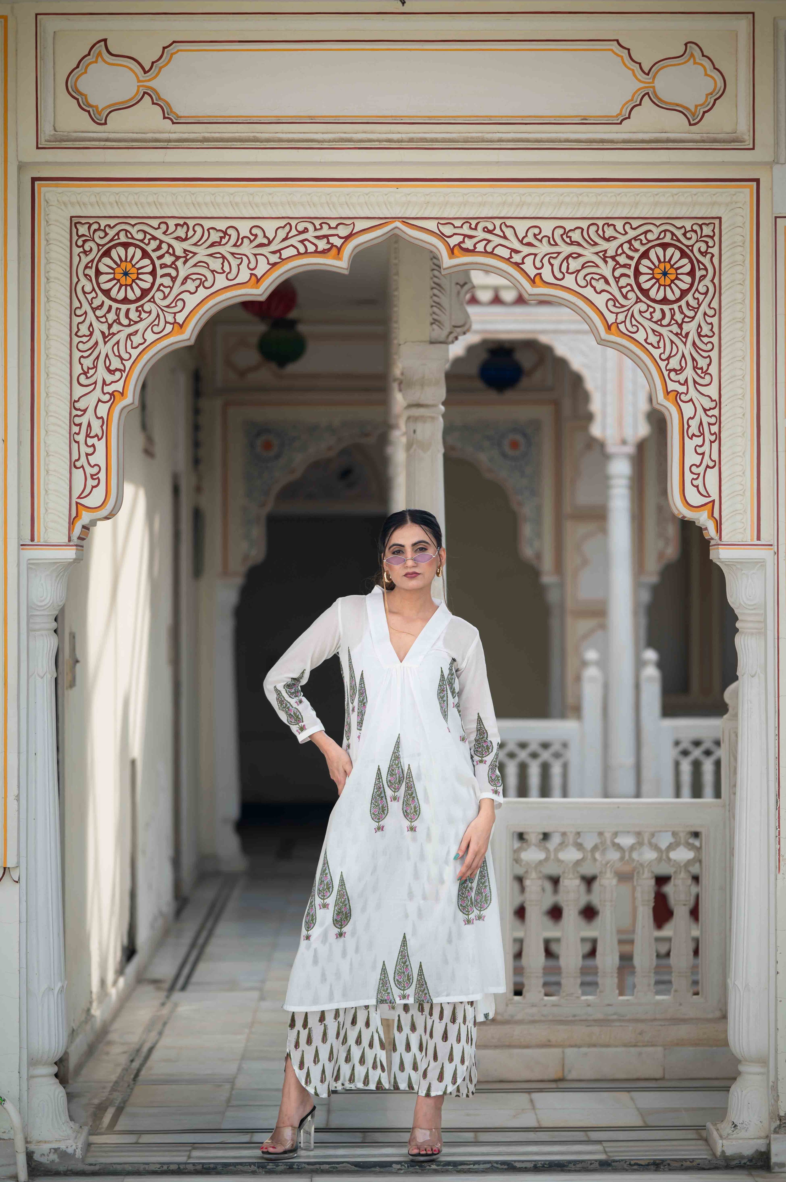 Dua Mughal Buta Kurta Set