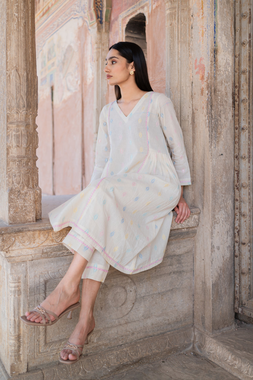 Sakhi Textured Kurta Set