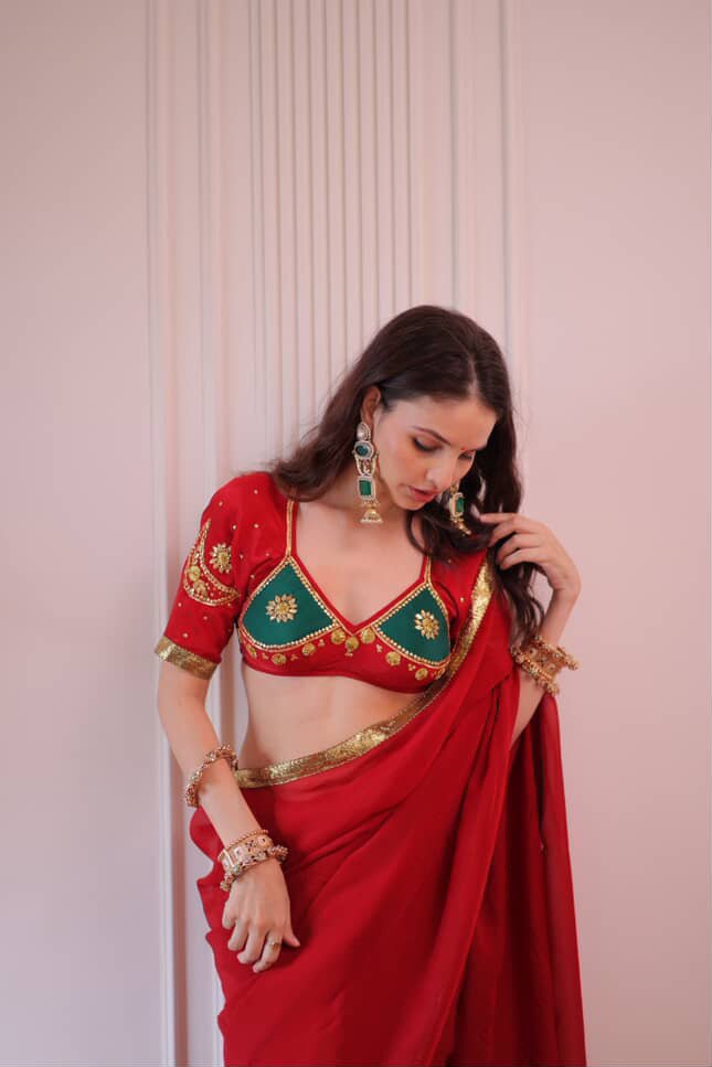 Gajra Laal Aangi - House of Baisa
