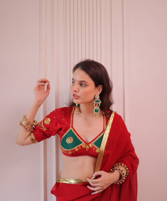Gajra Laal Aangi - House of Baisa