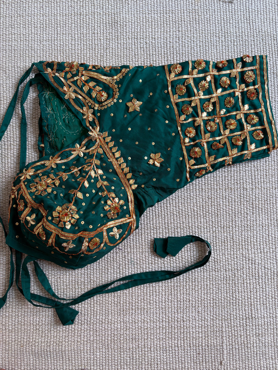 Chakri Gota neckline
